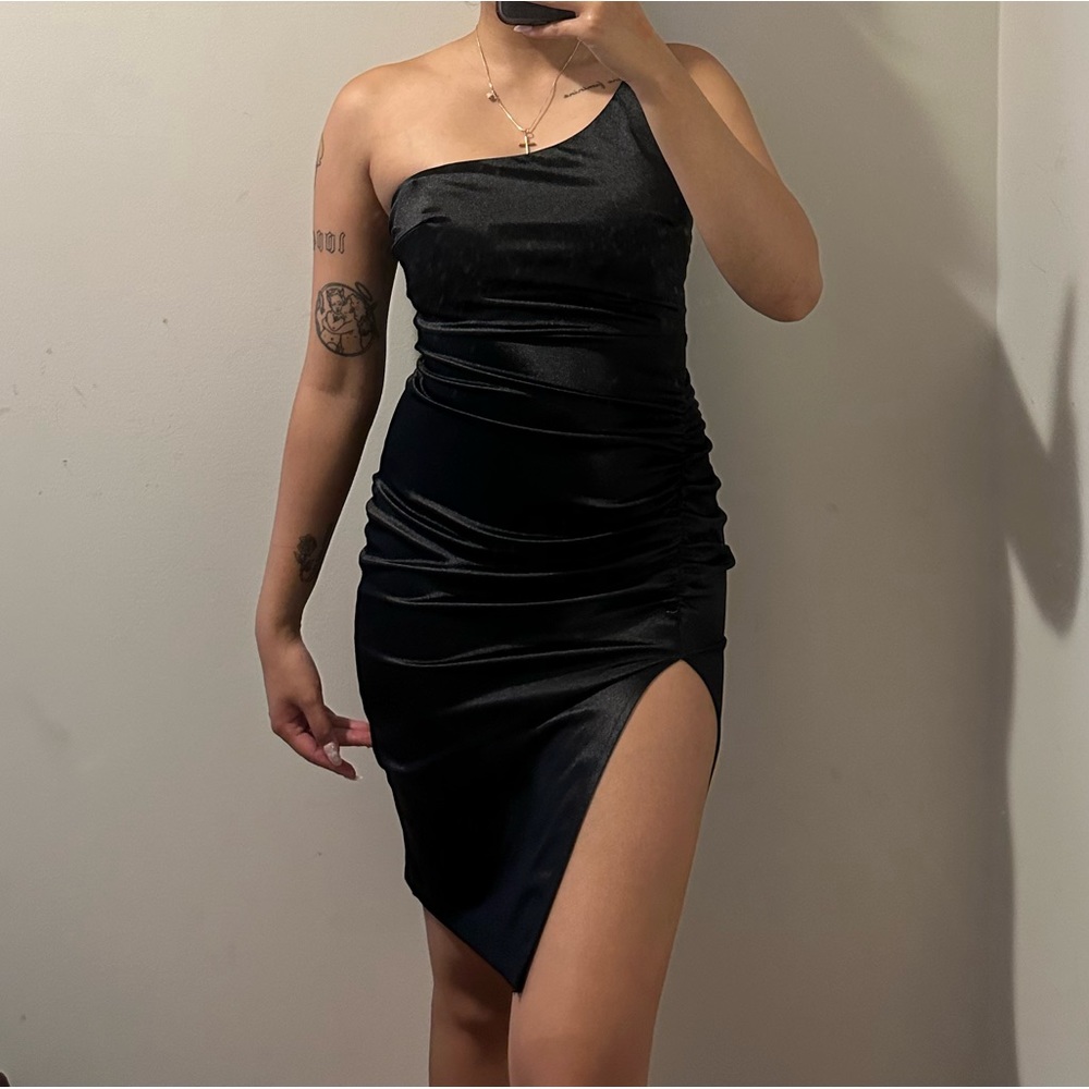 🖤Windsor Ruched One Shoulder Mini Dress🖤